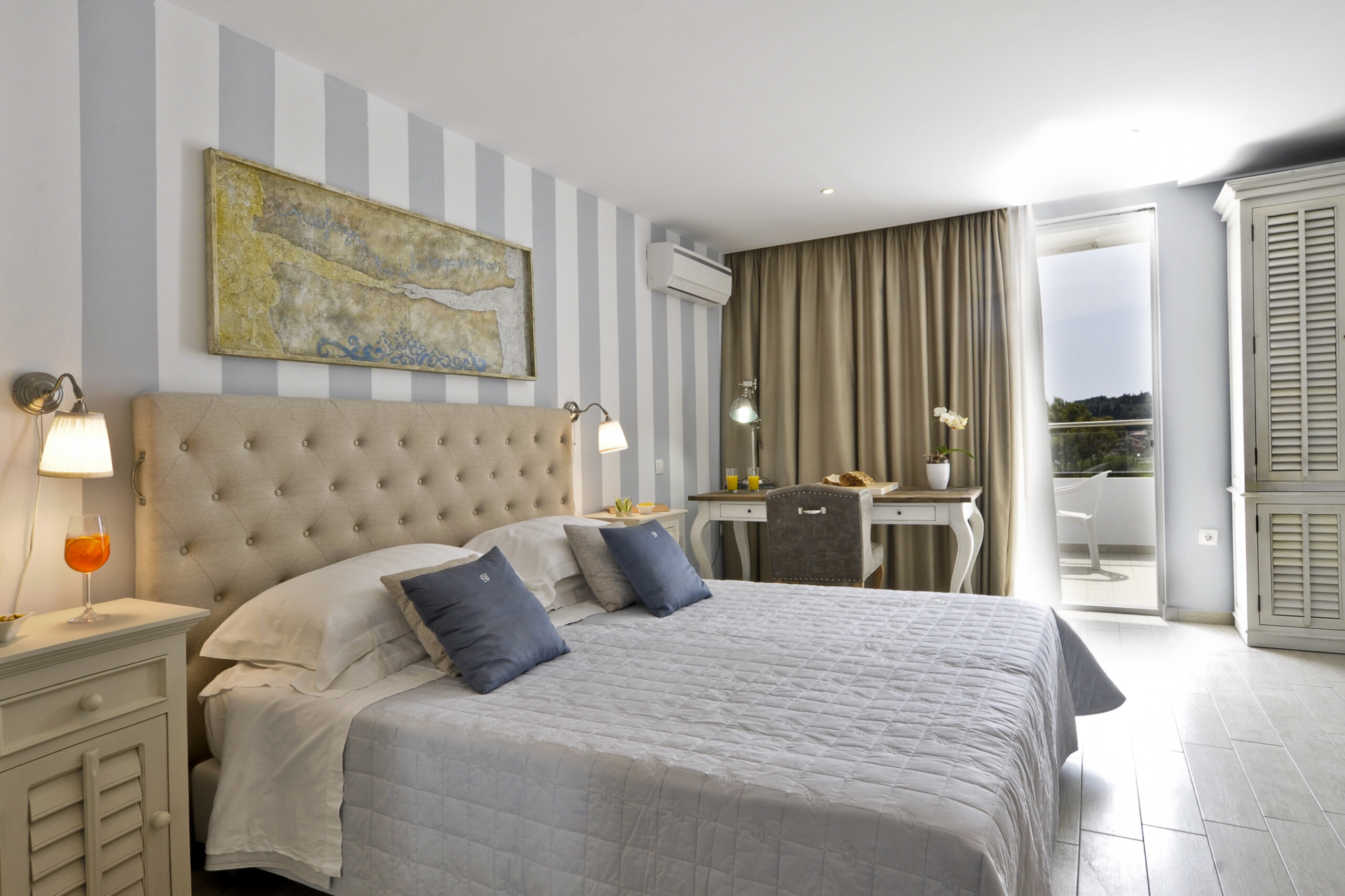Junior Suite with Side Sea View